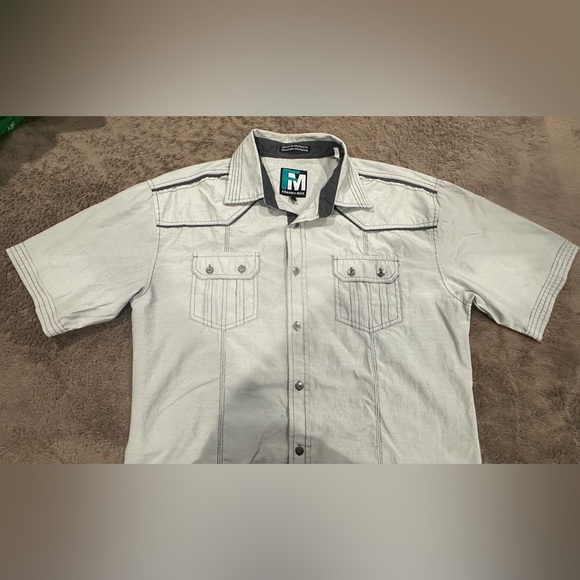 FRANKY MAX
Stylish Men's Short Sleeve Button Down Shirt - Picture 3 of 4